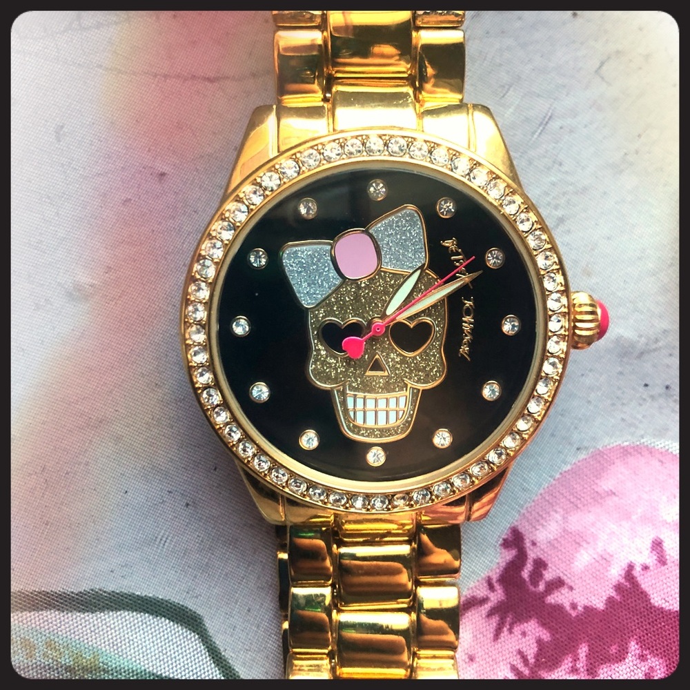 BETSEY JOHNSON CUTE SKULL WATCH